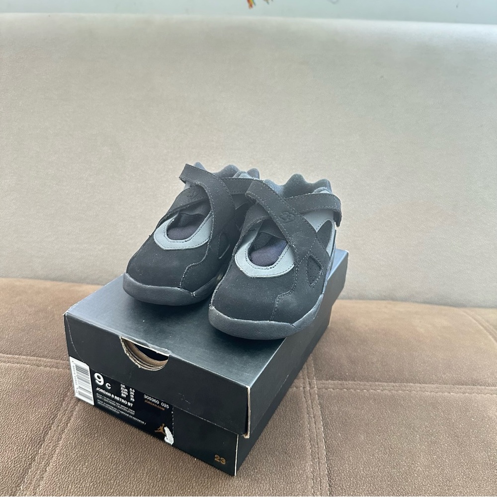 Like NEW!!! 100% Authentic Air Jordan 8 Retro, Kids Size 9C